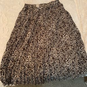 Pleated snow leopard maxi print